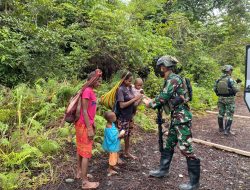 Sharing The Love Of Brotherhood, Muara Residents Welcome TNI Marines With Enthusiasm