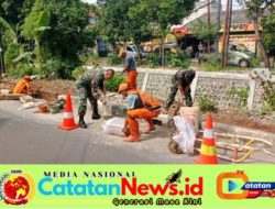 Babinsa Koramil Matraman Bersama PPSU Utan Kayu Utara Perbaiki Sarana Umum