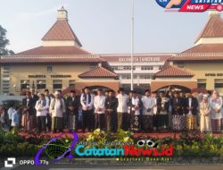 Berbaur, Pjs Kasdim 0506/Tgr dan Kapolres Tangerang Kota Ikut Gerak Jalan Sarungan 