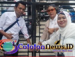 Pintu Pagar Dinas Pendidikan Kabupaten Bogor Digembok oleh Pendemo