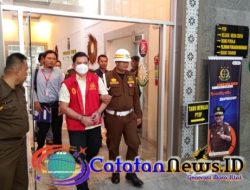 Penyerahan Tersangka dan Barang Bukti Tersangaka Dalam Perkara Dugaan Tindak Pidana Korupsi Pembuatan Jaringan Komunikasi Tahun Anggaran 2019-2023