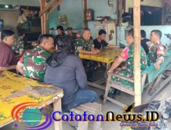 Tingkatkan Silaturahmi, Babinsa Koramil Cakung Komsos Bersama Warga