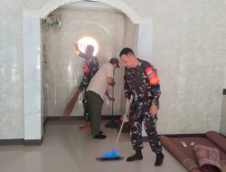Jaga Kebersihan Mushola Al Gazan Oleh Babinsa Koramil Cipayung