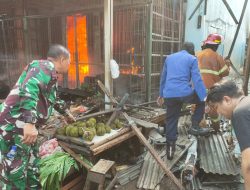 Dua Gudang Plastik dan Tisu Ludes Terbakar di Pasar Tambun Babinsa Gerak Cepat Terjun ke Lokasi