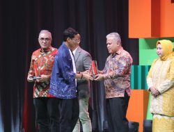 Jaksa Agung ST Burhanuddin Terima ”Penghargaan Kreatif untuk Keterlibatan dan Kolaborasi Komunitas” dalam IDeafest 2024