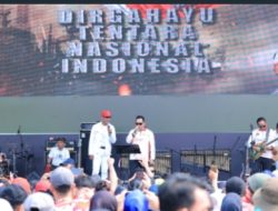 HUT ke-79 TNI, Panglima dan Kapolri Hibur Warga dengan Nyanyi Bareng