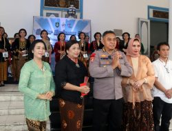 Belajar Berbusana Jawa” di Museum Radya Pustaka: Kombes Pol Tri Suhartanto Tekankan Pentingnya Melestarikan Budaya