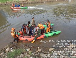 Bersatu dengan Alam, Dandim 0505/Jakarta Timur Pimpin Karya Bhakti Bersih-bersih Ciliwung