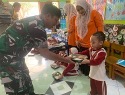 Siswa Paud Dapatkan Makan Bergizi Gratis dari Kapolsek dan Danramil Palabuhanratu