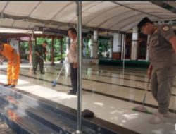 Karya Bhakti Bersihkan Fasos dan Fasum, Koramil 07/Cipayung Giat Bersihkan Masjid