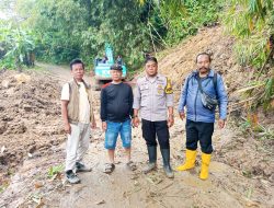 Pengkerukan Tanah Longsor di Kampung Demprot Swadaya Masyarakat