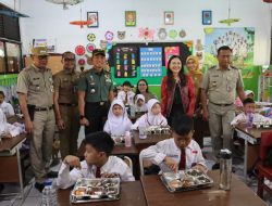 5972 Porsi Makan Bergizi Geratsis Diberikan Kepada Peserta Didik di Jaksel