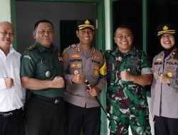 “Kapolres Sampang dan Dandim 0828 Laksanakan Olahraga Tenis, Tingkatkan Kerjasama.”