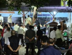 Polisi Amankan Pembongkaran Posko Ormas BPPKB Banten di Pasar Induk Kramat Jati