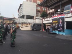 TNI-Polri Tertibkan Atribut Ormas di Jakarta Timur : Wujudkan Kota yang Tertib dan Nyaman untuk Semua