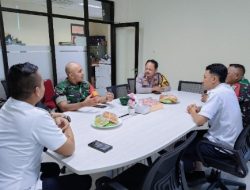 Bhabinkamtibmas Dampingi Danramil Kunjungan ke Kantor Kelurahan Utan Panjang