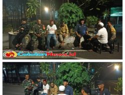 Jaga Kampung, Babinsa Ronda Bersama Warga di Pasar Minggu