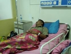 Kepedulian Kepala Desa Taman Sari Cikidang Jenguk Warga Bojonggenteng yang Dirawat di RS Sekarwangi Cibadak