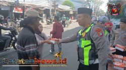 Jumat Berkah, Satlantas Tambora Bagikan Nasi Kotak untuk Warga di Tambora