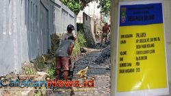 Proyek SPAL U-Ditch di Kp. Seglog Disorot: Minim K3, Ganggu Akses Warga, Papan Informasi Telat Dipasang