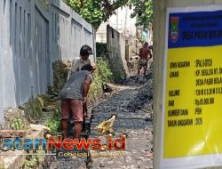 Proyek SPAL U-Ditch di Kp. Seglog Disorot: Minim K3, Ganggu Akses Warga, Papan Informasi Telat Dipasang