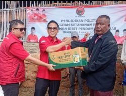 Denny Cagur dan DPC PDI-Perjuangan Kabupaten Bandung Salurkan Program Ketahanan Pangan