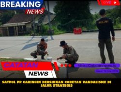 Satpol PP Caringin Bersihkan Coretan Vandalisme di Jalur Strategis